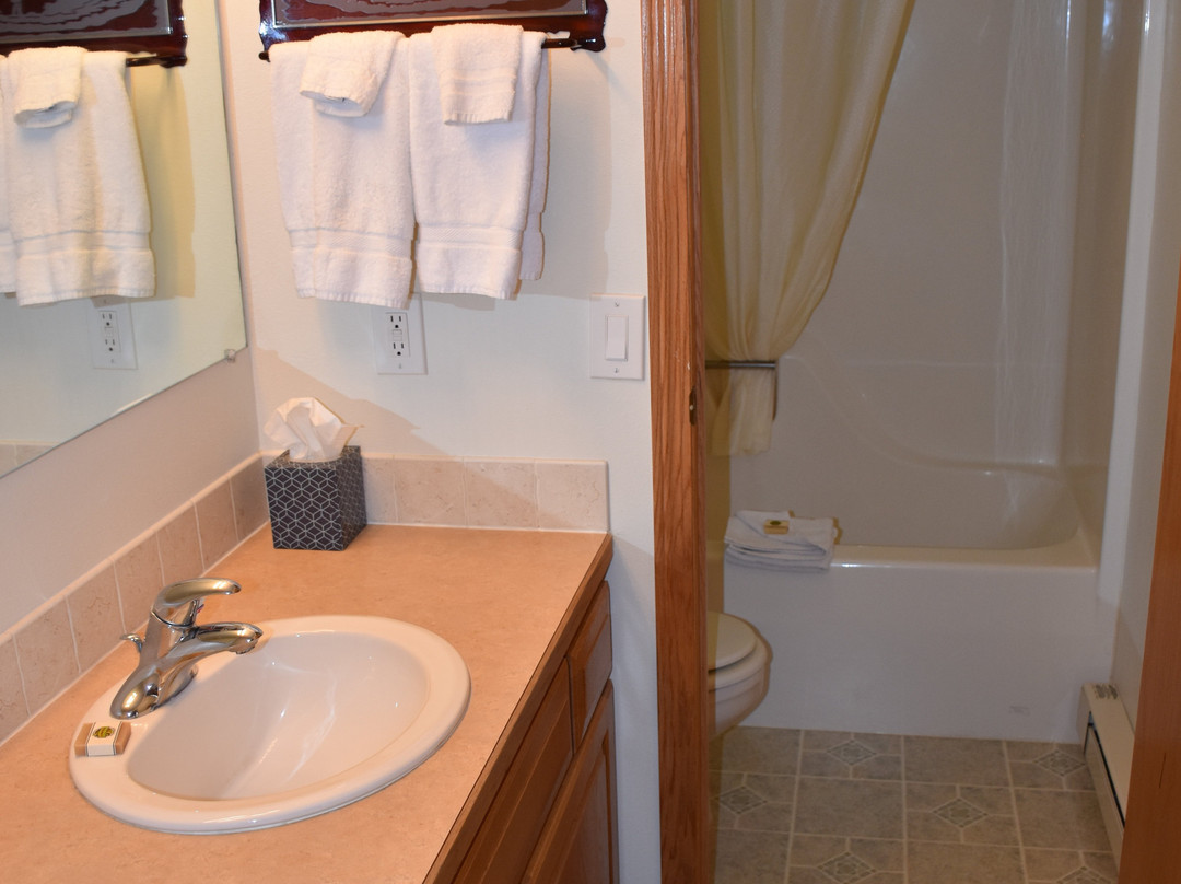 Sloanes General Store and The Inn At Alcova主图