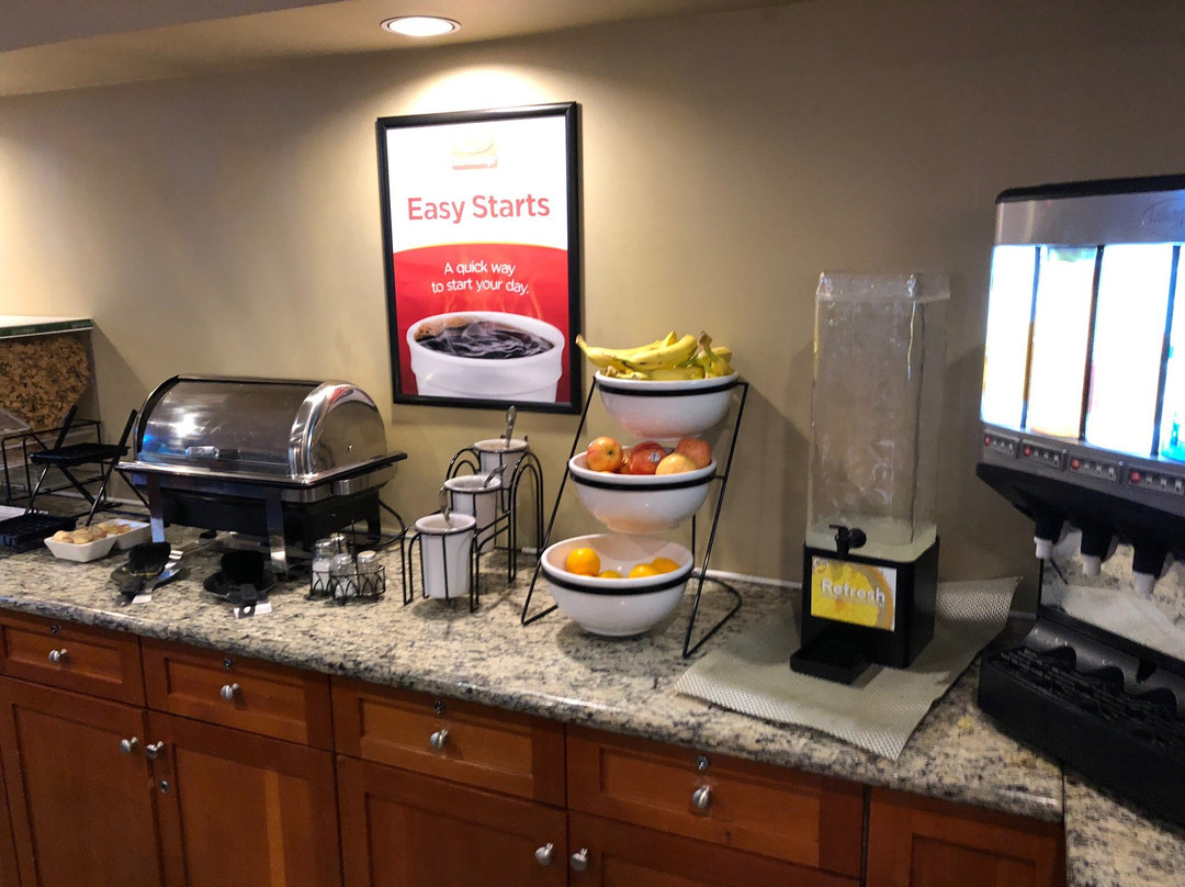 北温哥华套房康福特茵酒店主图