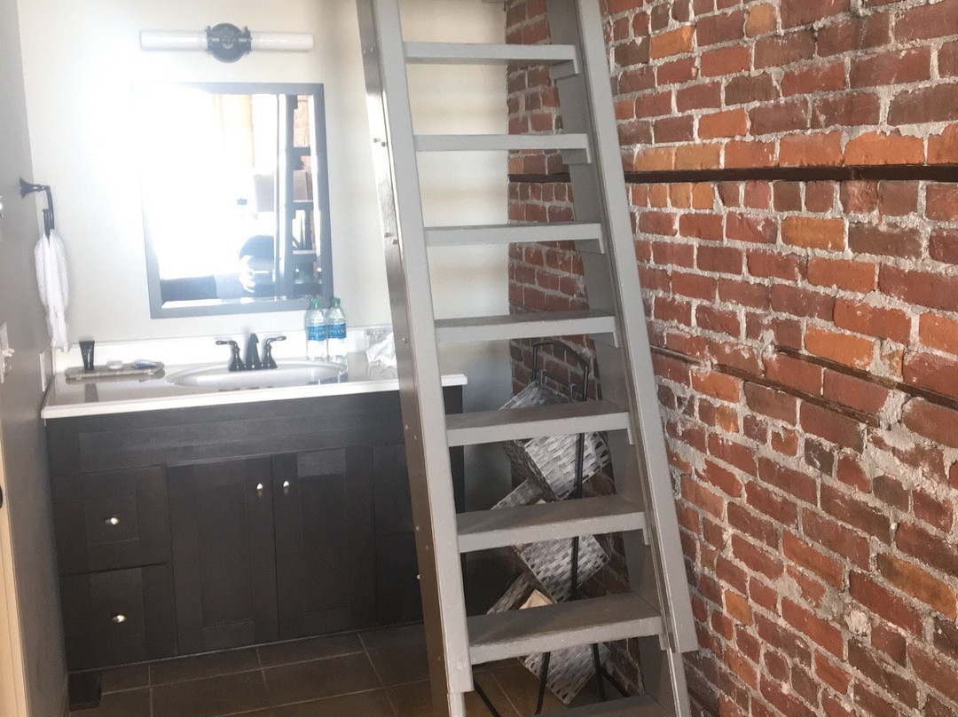 The Belmont Hotel主图