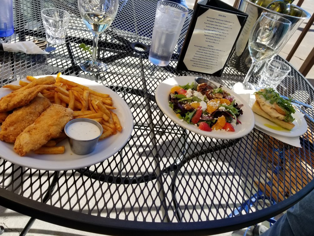 Louviers餐馆和美食-The Blue Spruce, Neighborhood Bar and Grill