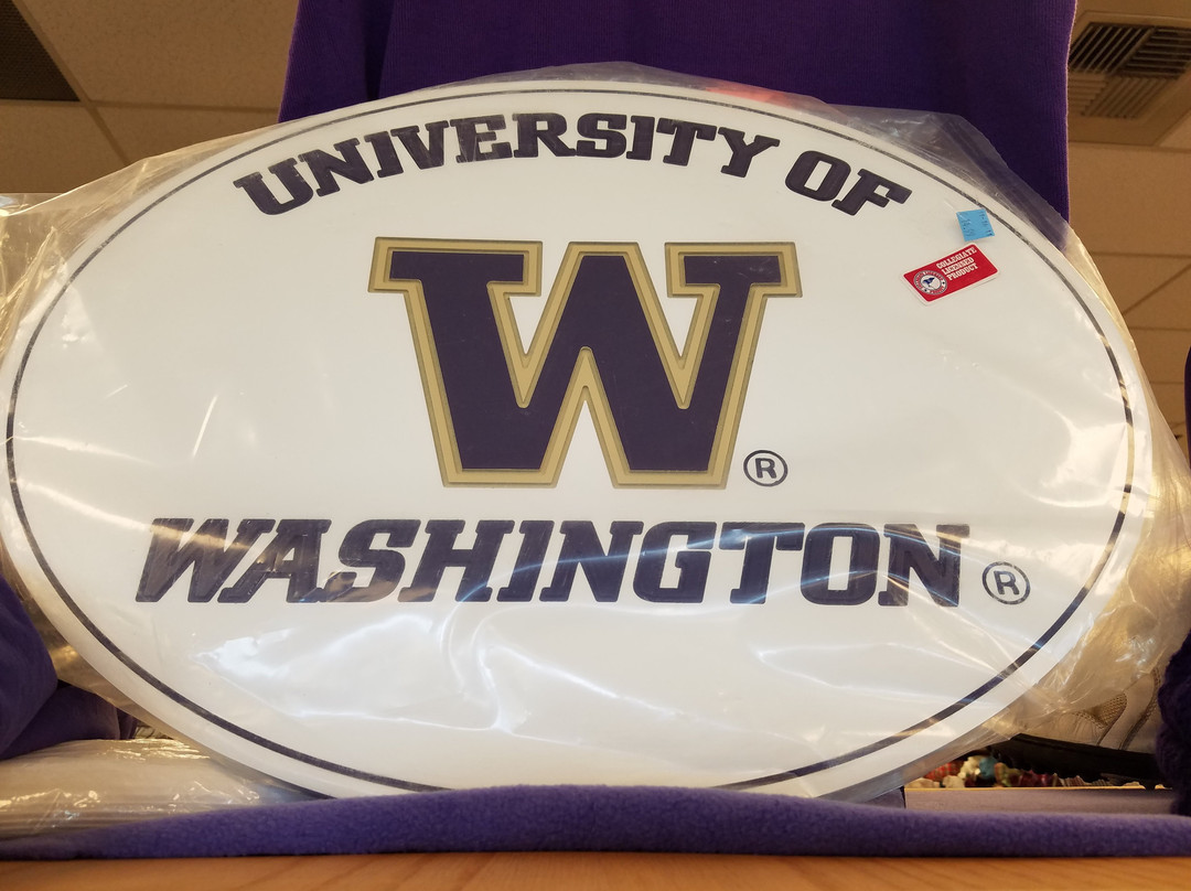 Finding Treasures for a Cure Thrift & Antique Store-林伍德必去景点