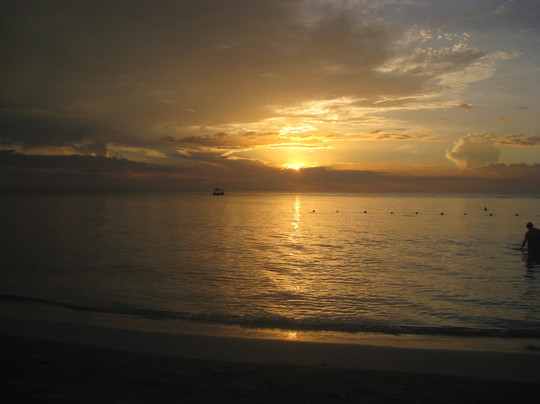 Fun Holiday Beach Resort主图