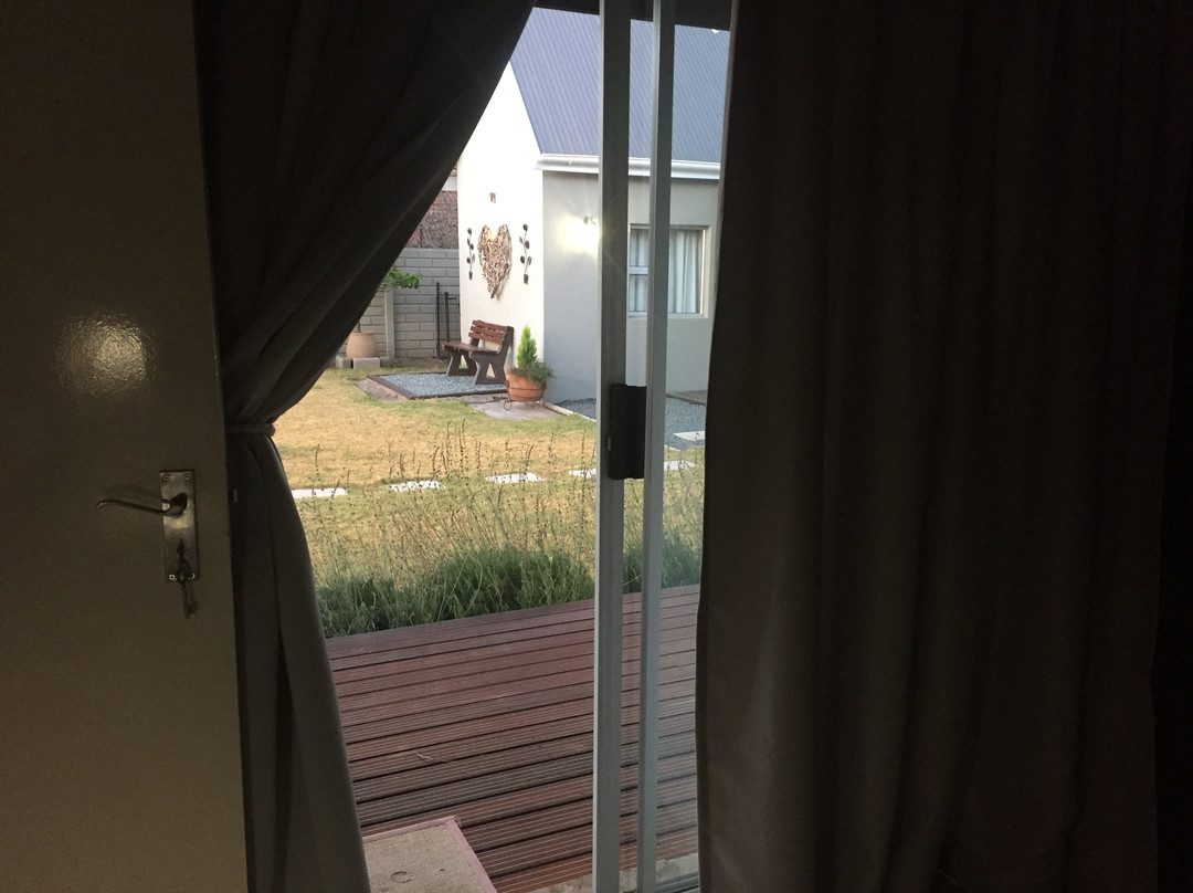 Tranquil House @ 851 College Avenue主图