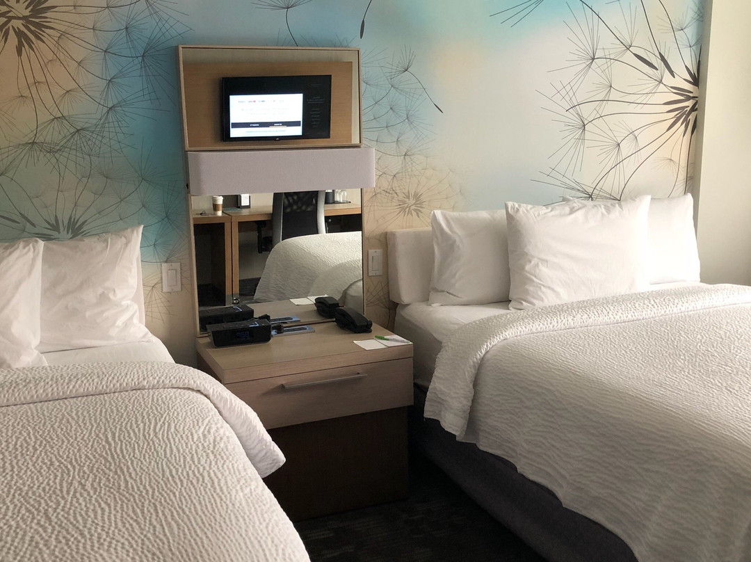Courtyard Prince George主图