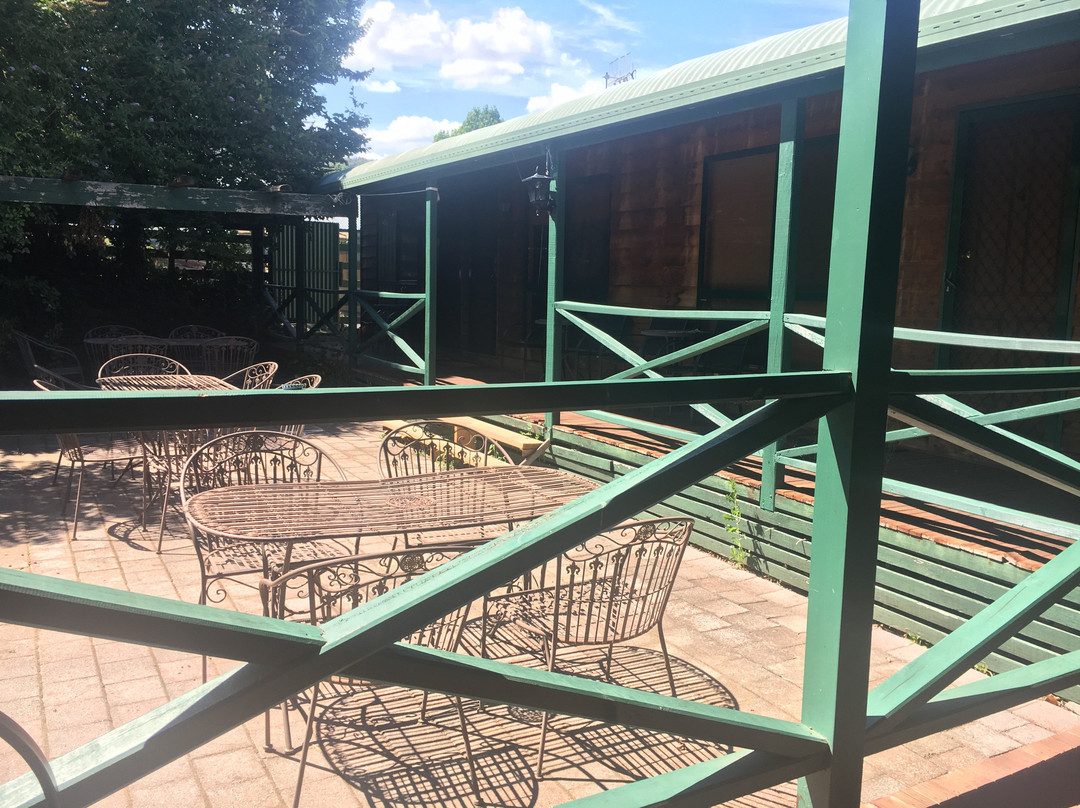 4 Bears Cafe and Accomodation主图