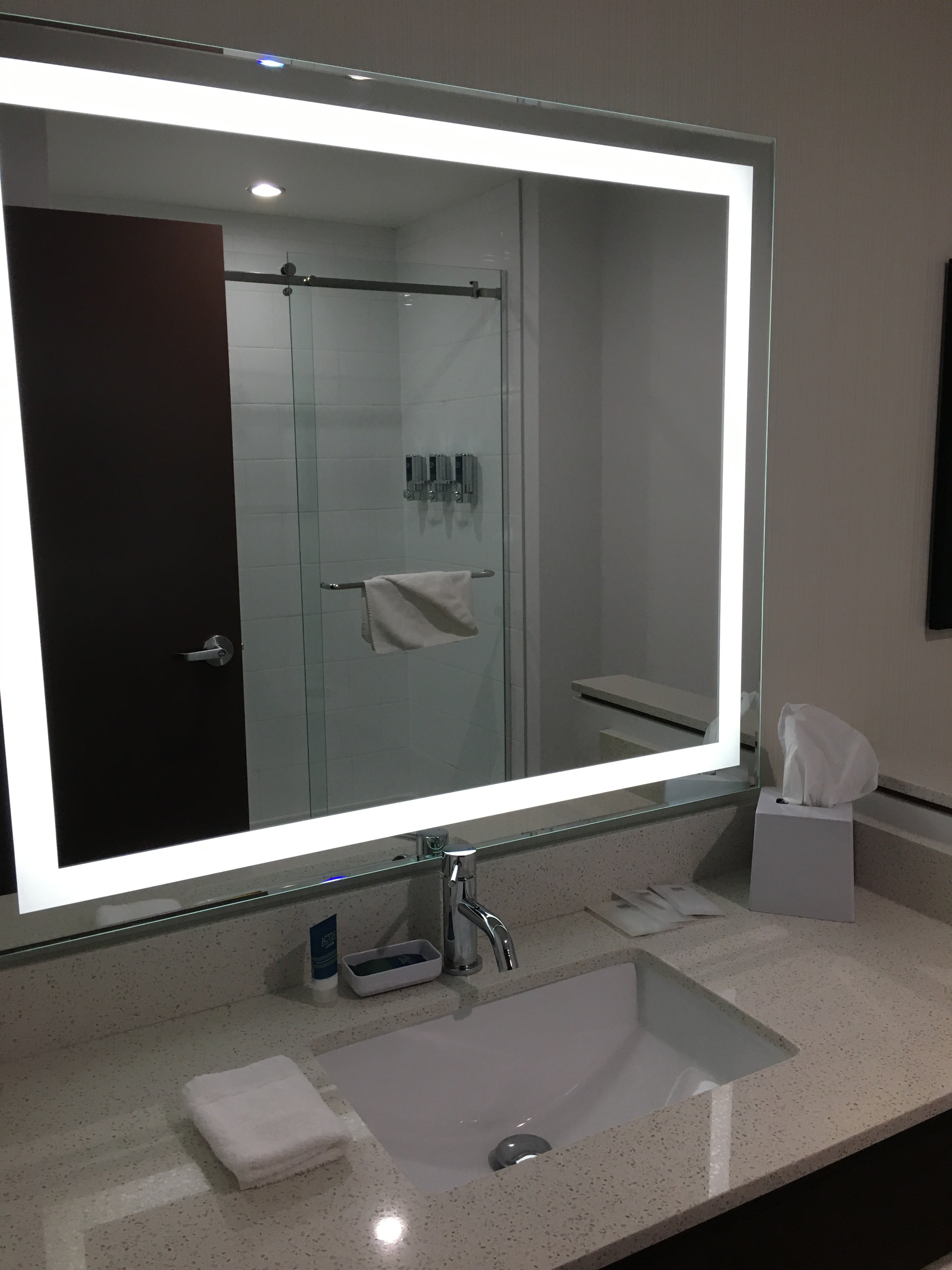 Four Points by Sheraton Sherwood Park-浴室