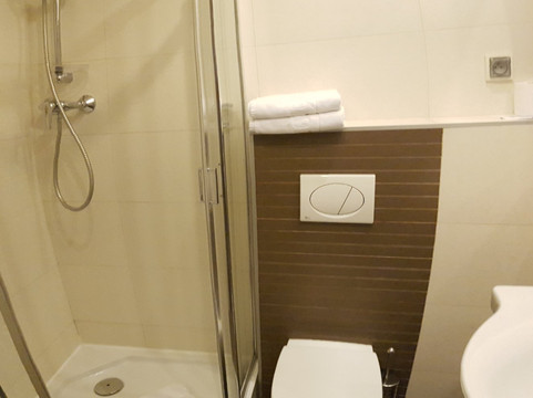 伊塞斯酒店主图