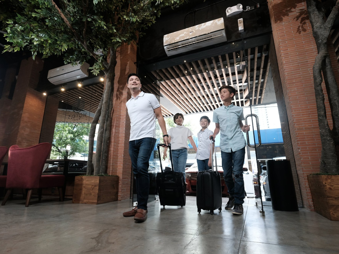 U Hotels Makati主图