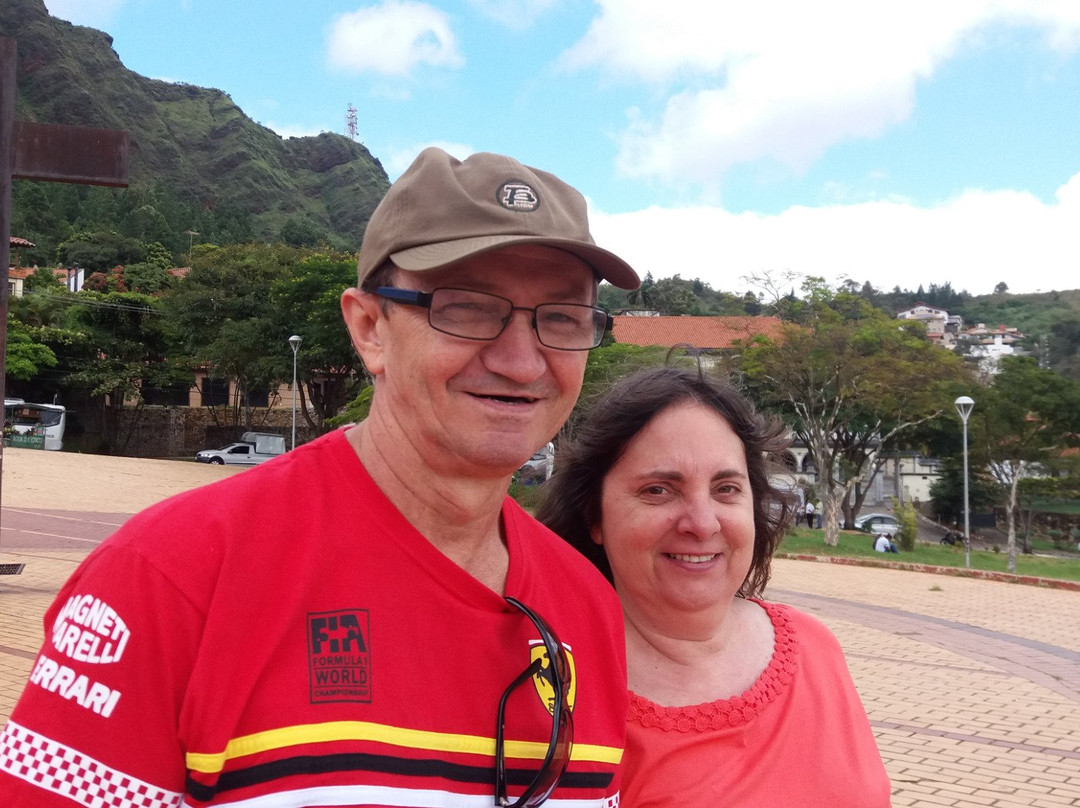 Praca Israel Pinheiro-贝洛哈里桑塔必去景点