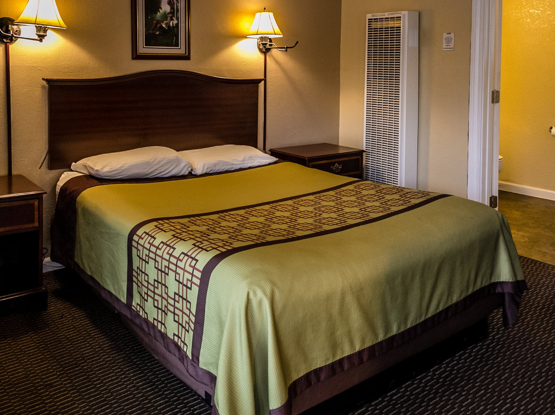 Charm Motel & Suites主图