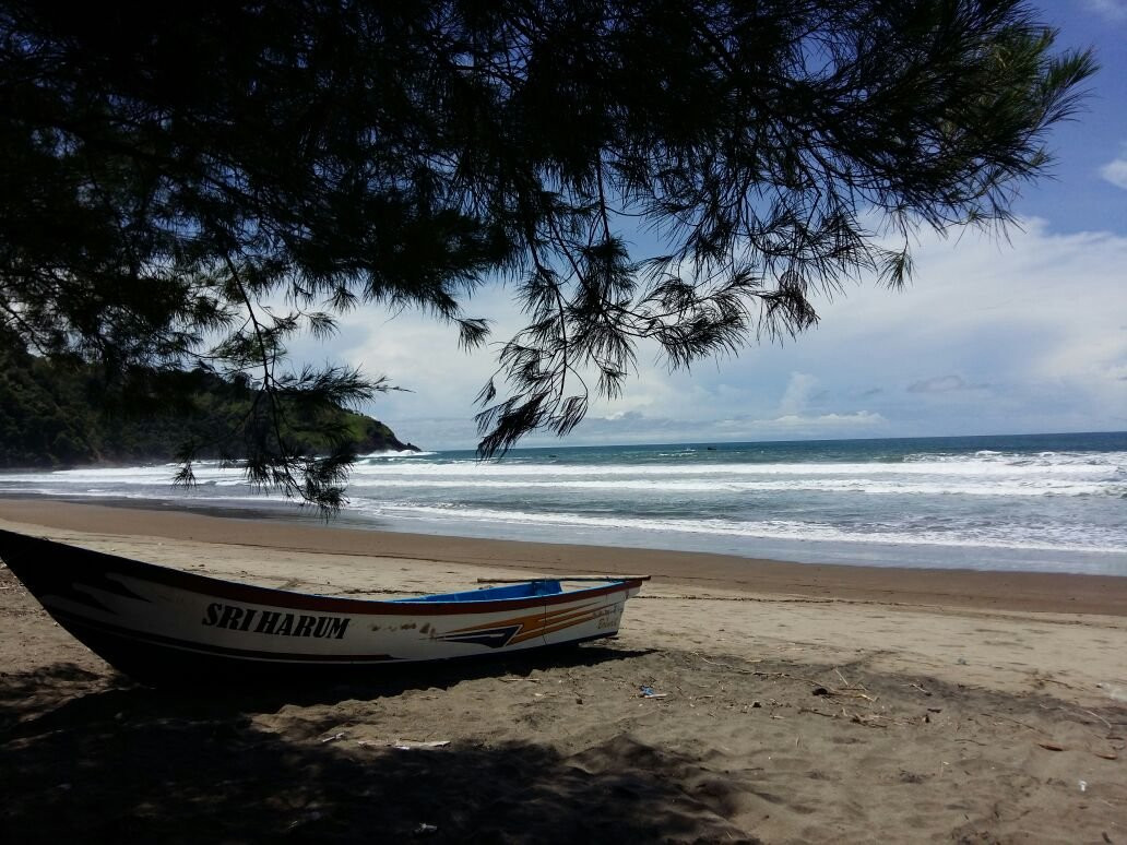 Jolosutro Beach景点图片