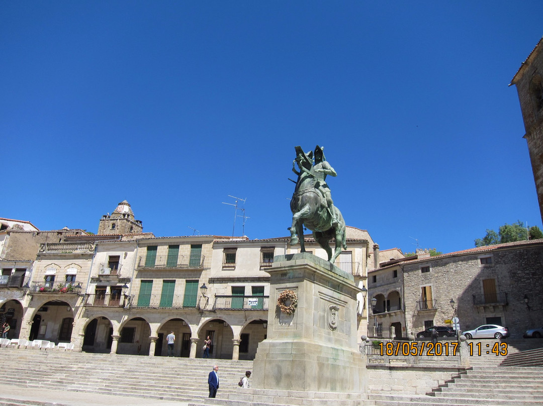 Estatua Ecuestre de Francisco Pizarro景点图片