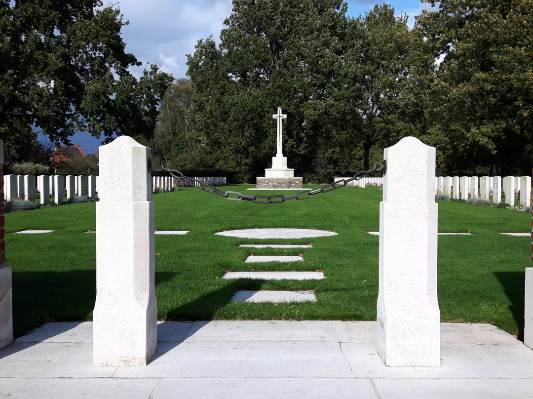 Geel War Cemetery-海尔必去景点