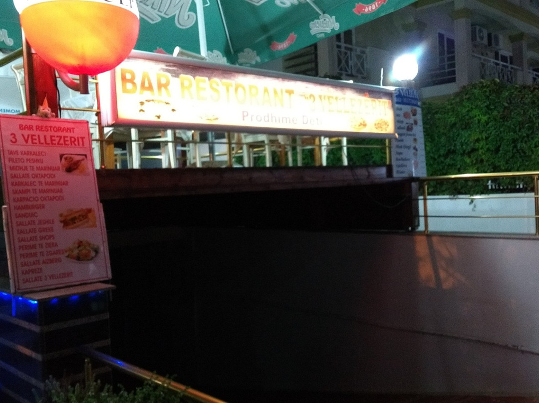 Rreth餐馆和美食-Bar Restorant 3 Vellezerit
