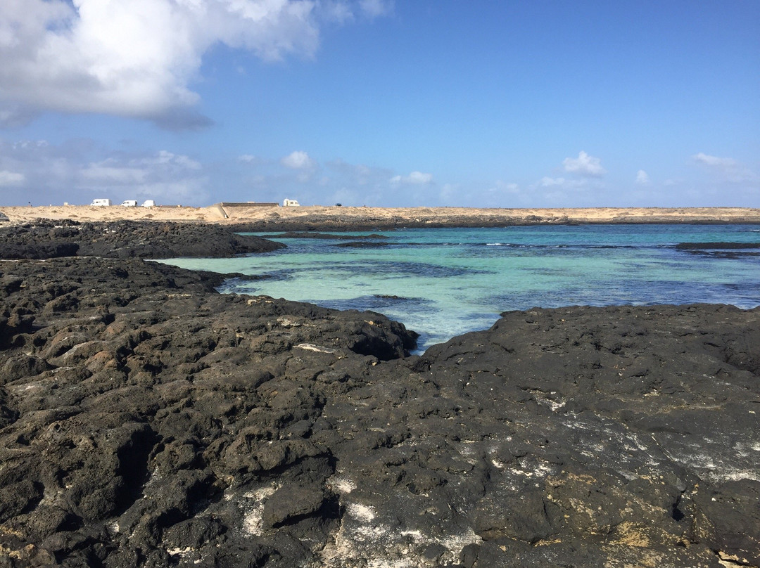 Playa de Los Charcos景点图片