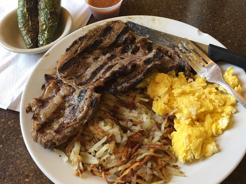 佩里斯餐馆和美食-Harry's Cafe