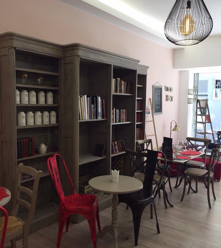 Autour D'Un Livre, Salon de Thé Littéraire