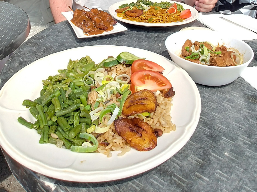 De Bult餐馆和美食-Suri Resto Kon Esi Baka