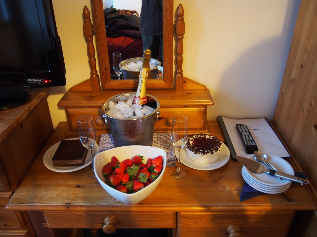 修道院法庭酒店主图