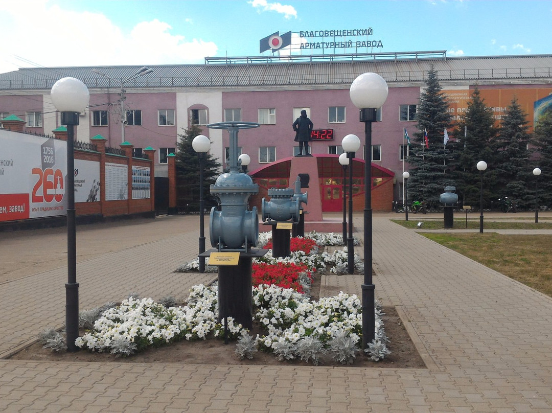 Monument to M.S. Myasnikov景点图片
