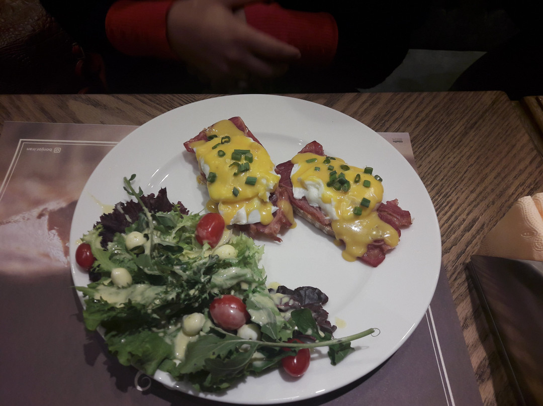 Bonjour Cafe