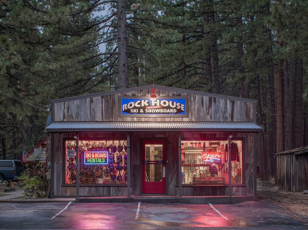 Rock House Discount Ski & Snowboard Rentals-南太浩湖必去景点