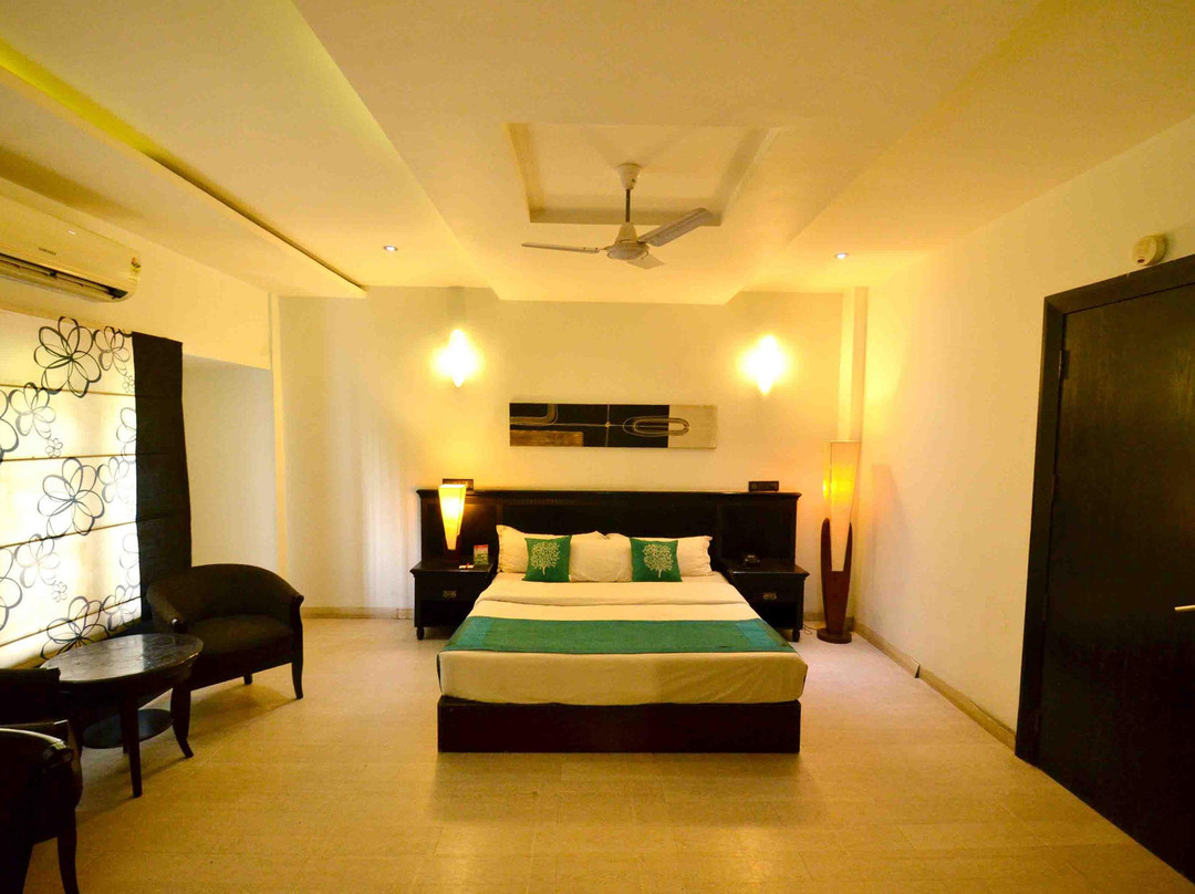 OYO 1563 Hotel Signature主图