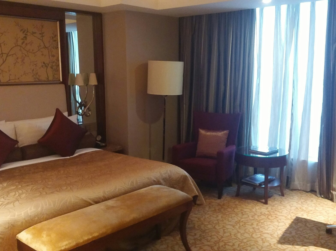 巴黎半岛酒店主图