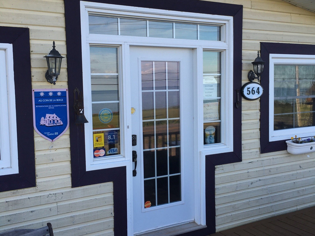 Au Coin De La Berge主图