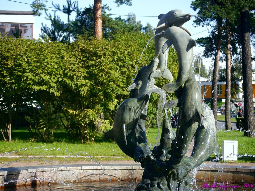 Fountain Dolphins景点图片