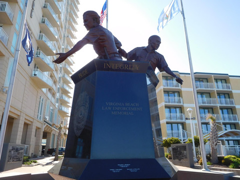 Virginia Beach Law Enforcement Memorial-弗吉尼亚海滩必去景点