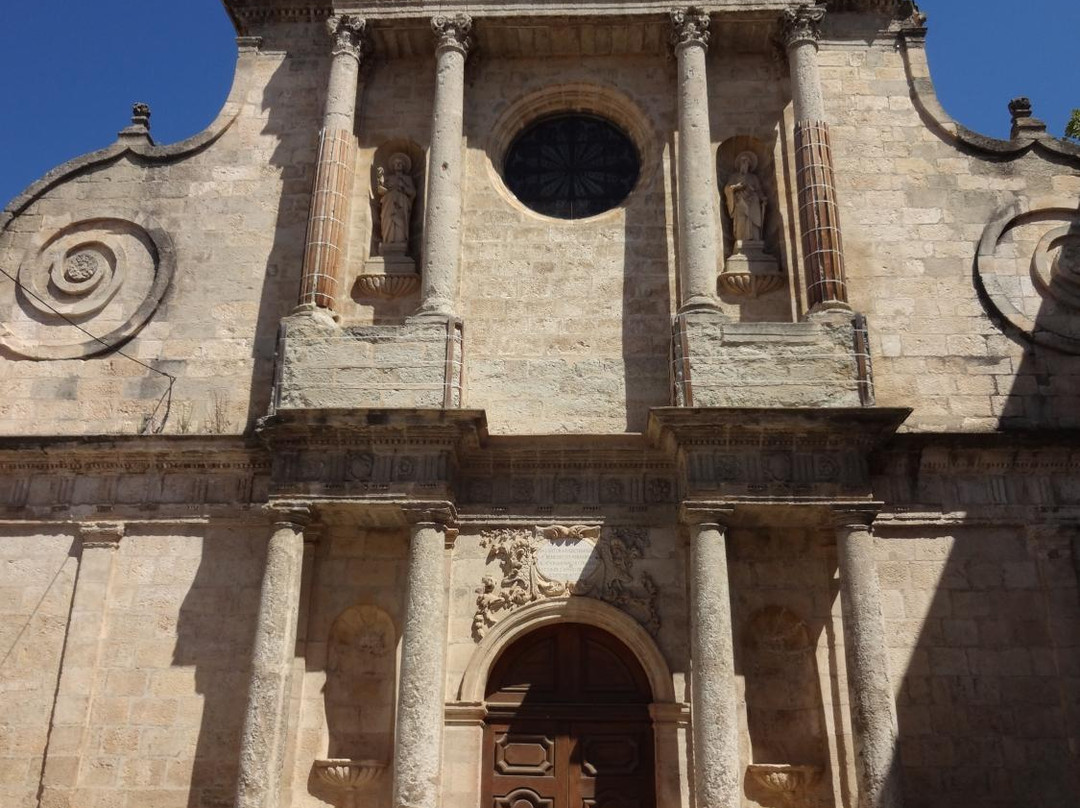 Abbaye Saint-Sauveur-Aniane必去景点