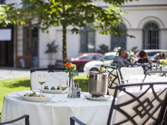 Karolyi Restaurant and Cafe主图