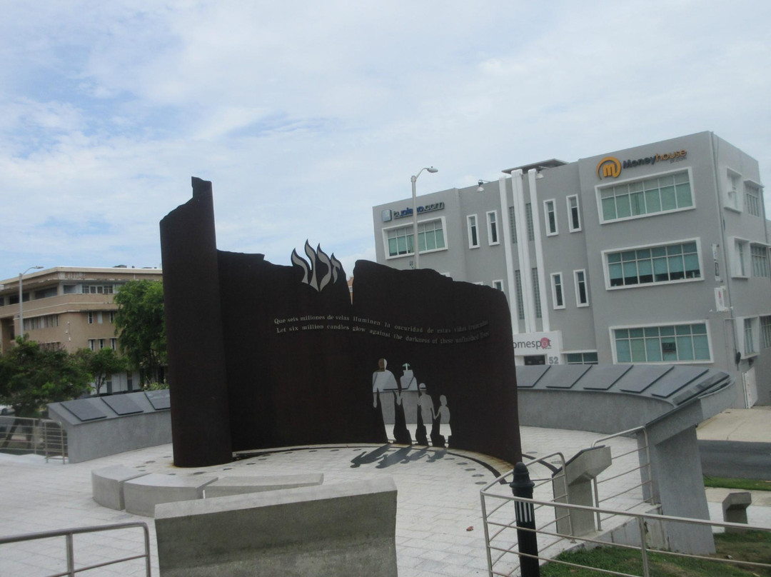 Holocaust Memorial Monument景点图片