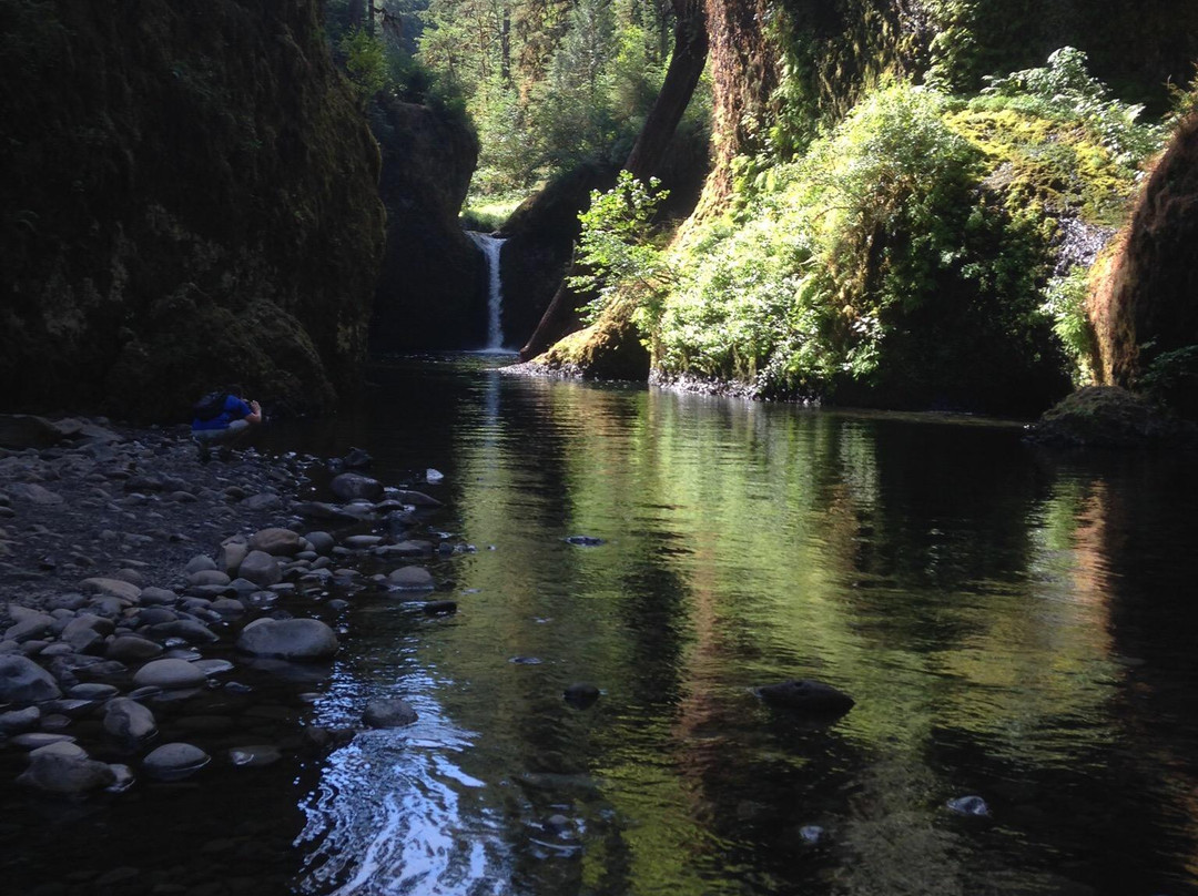 Lower Punchbowl Falls-Cascade Locks必去景点