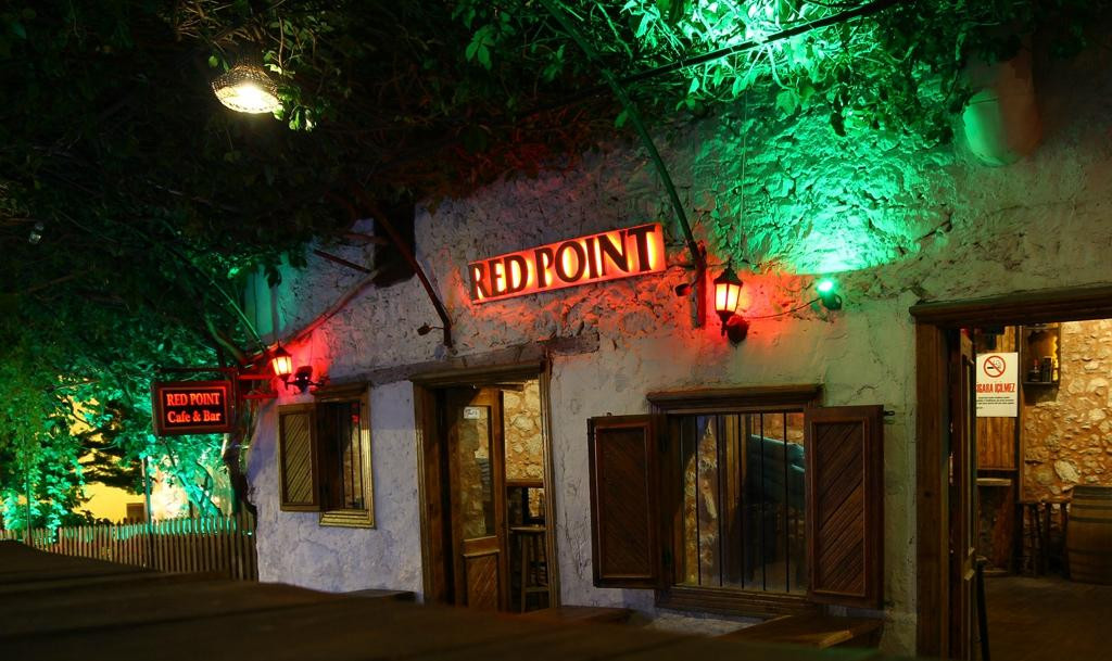 Redpoint Cafe & Bar-卡斯必去景点