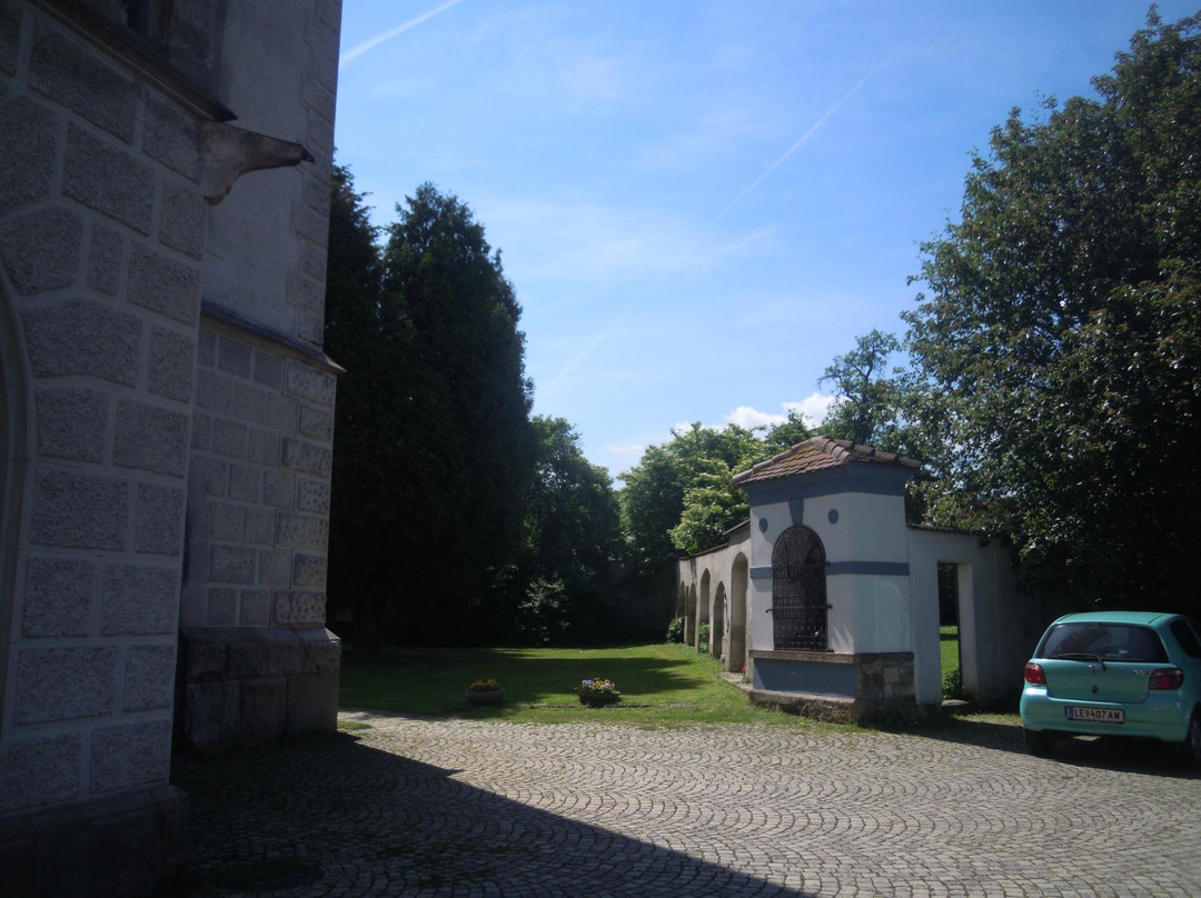 Pfarrkirche Waasen-莱奥本必去景点