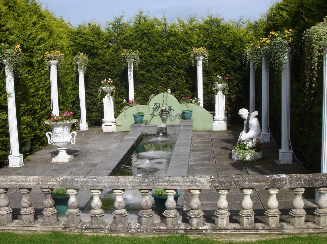 Ralph Court Gardens景点图片