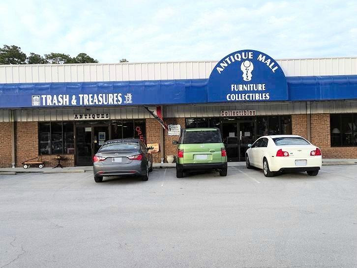Trash & Treasures Antique Mall景点图片