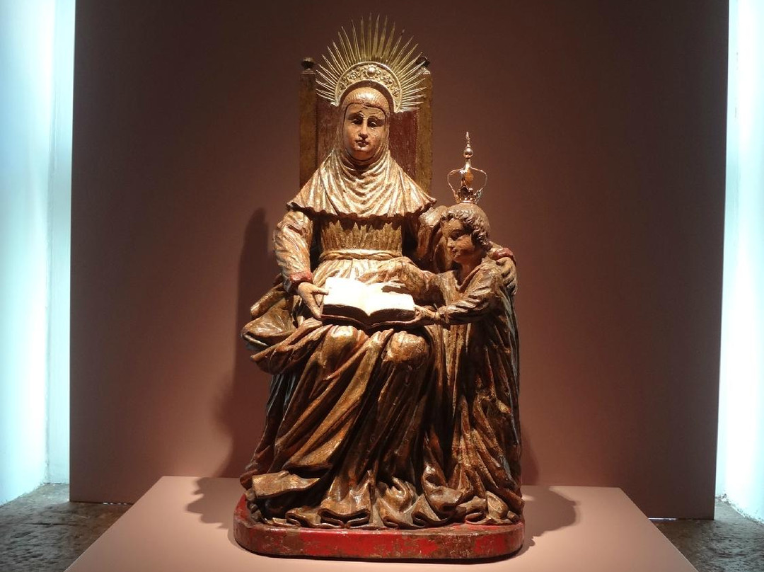 蒂拉登特斯旅游景点-Museu de Sant'Ana