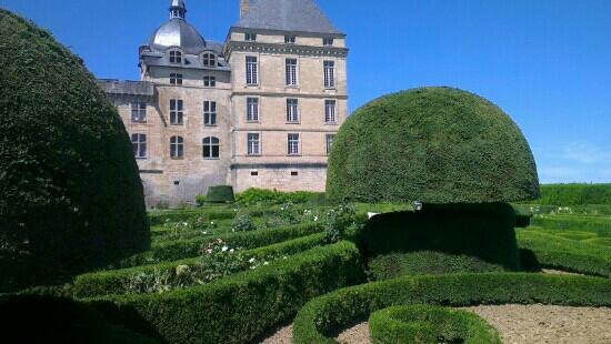 Château de Hautefort景点图片