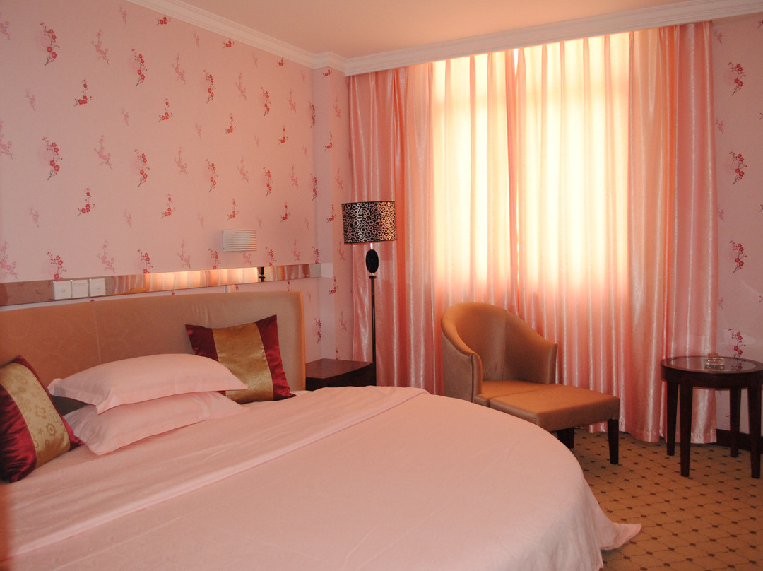 綦瑞假日酒店主图