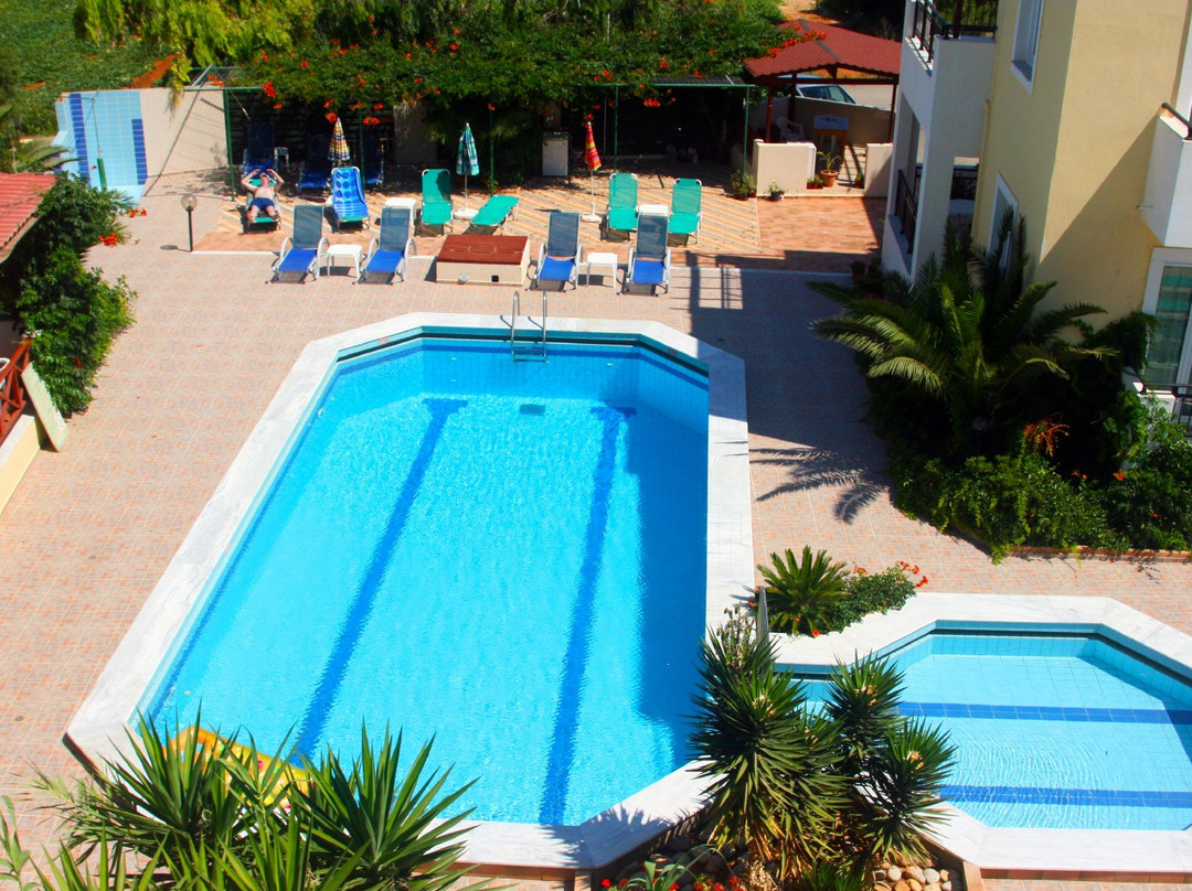 Iraklis Apartments