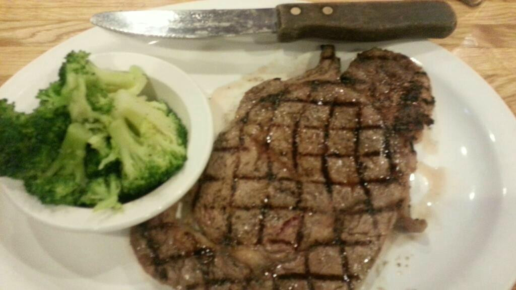 Amelia餐馆和美食-Campbell's Barn Restaurant & Saloon