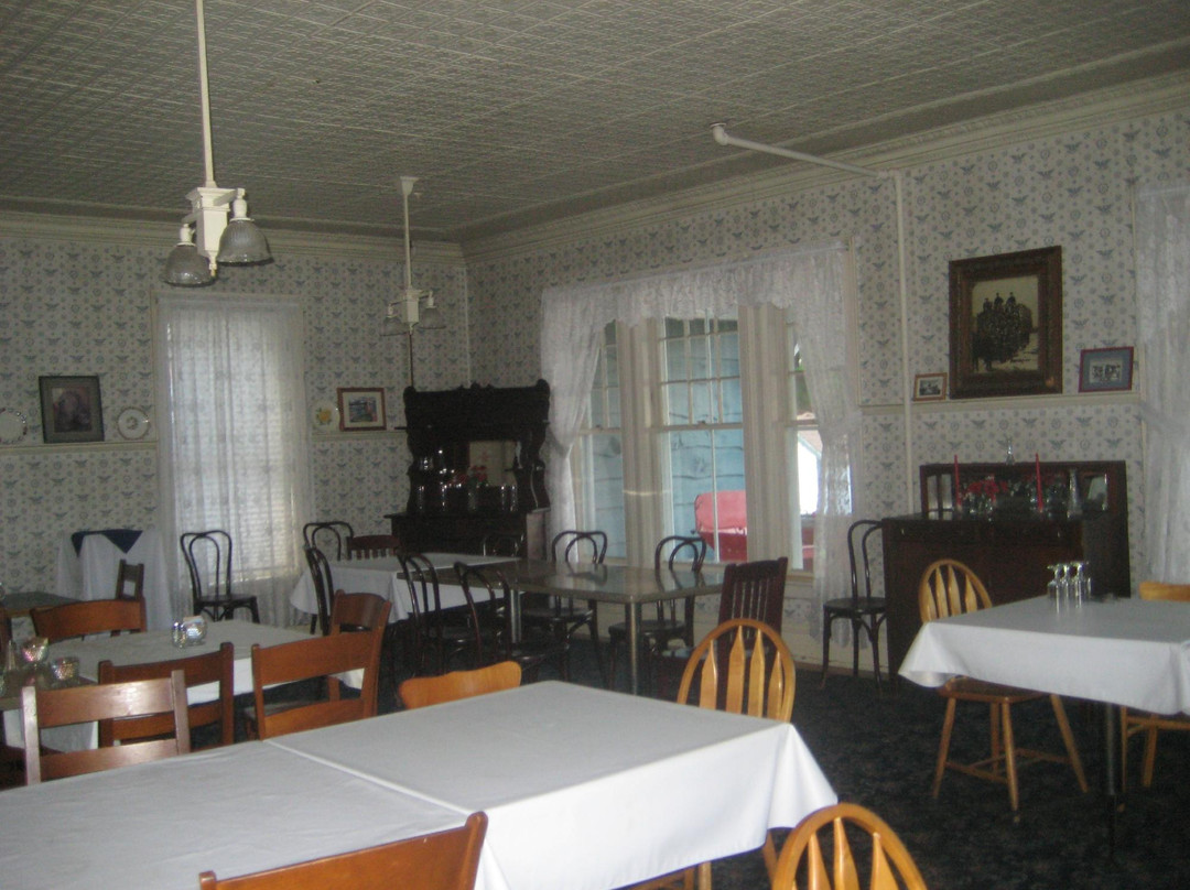 Adirondack Hotel on Long Lake主图