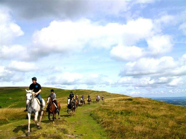 Hoofin-About Horse Riding Holidays-考文垂必去景点