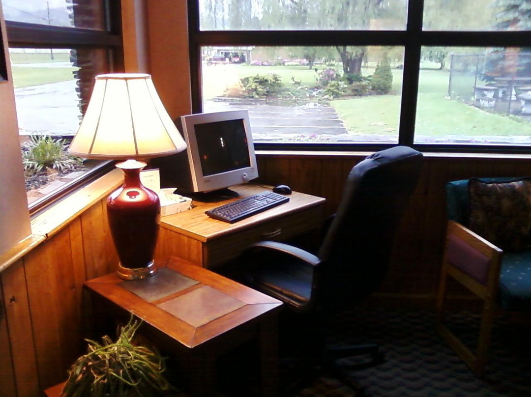 Americourt Hotel Mountain City主图