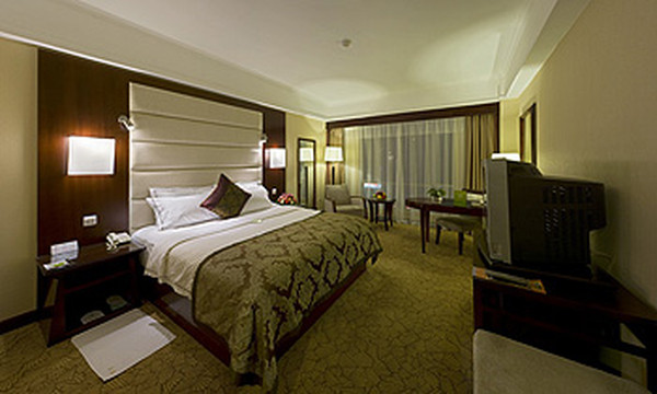 春城花园酒店主图