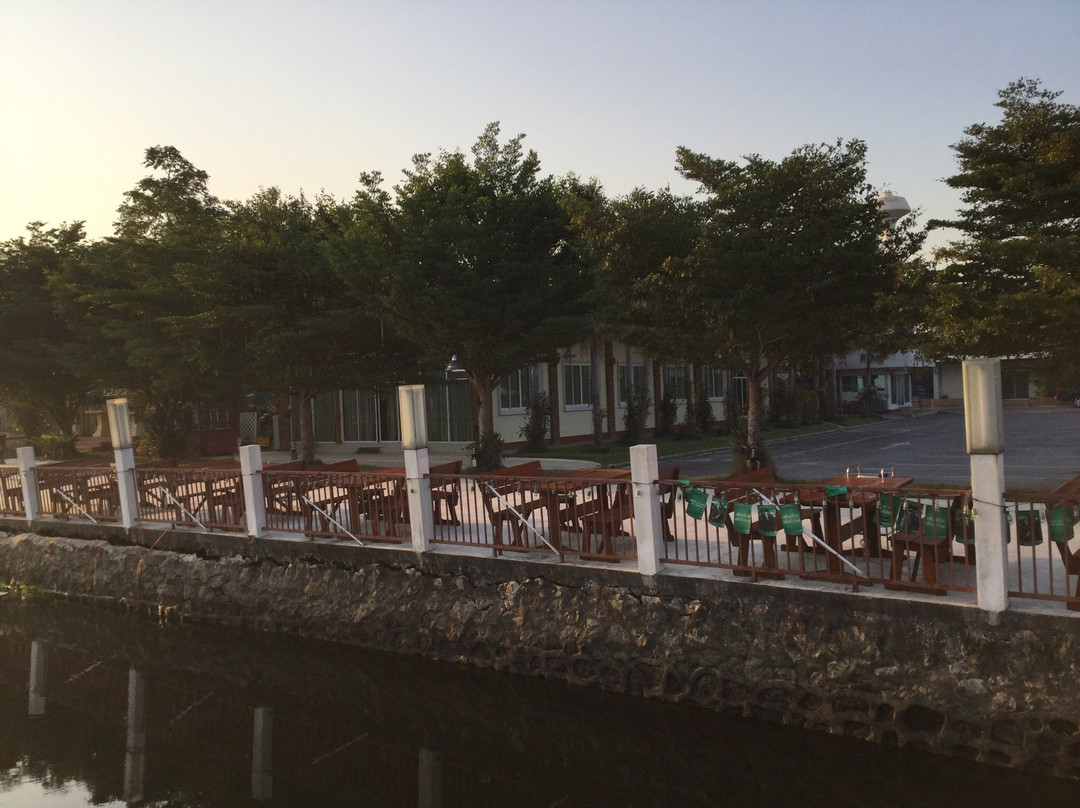 Pinthong Riverside Resort