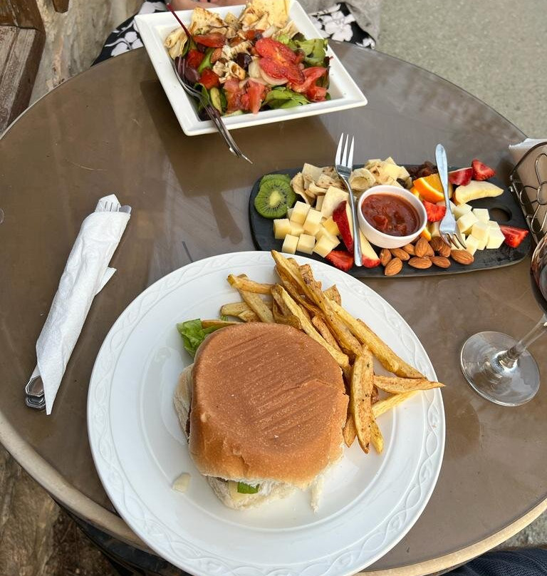 Agrovino Wine Shop & Bar Lofou-Lofou必去景点